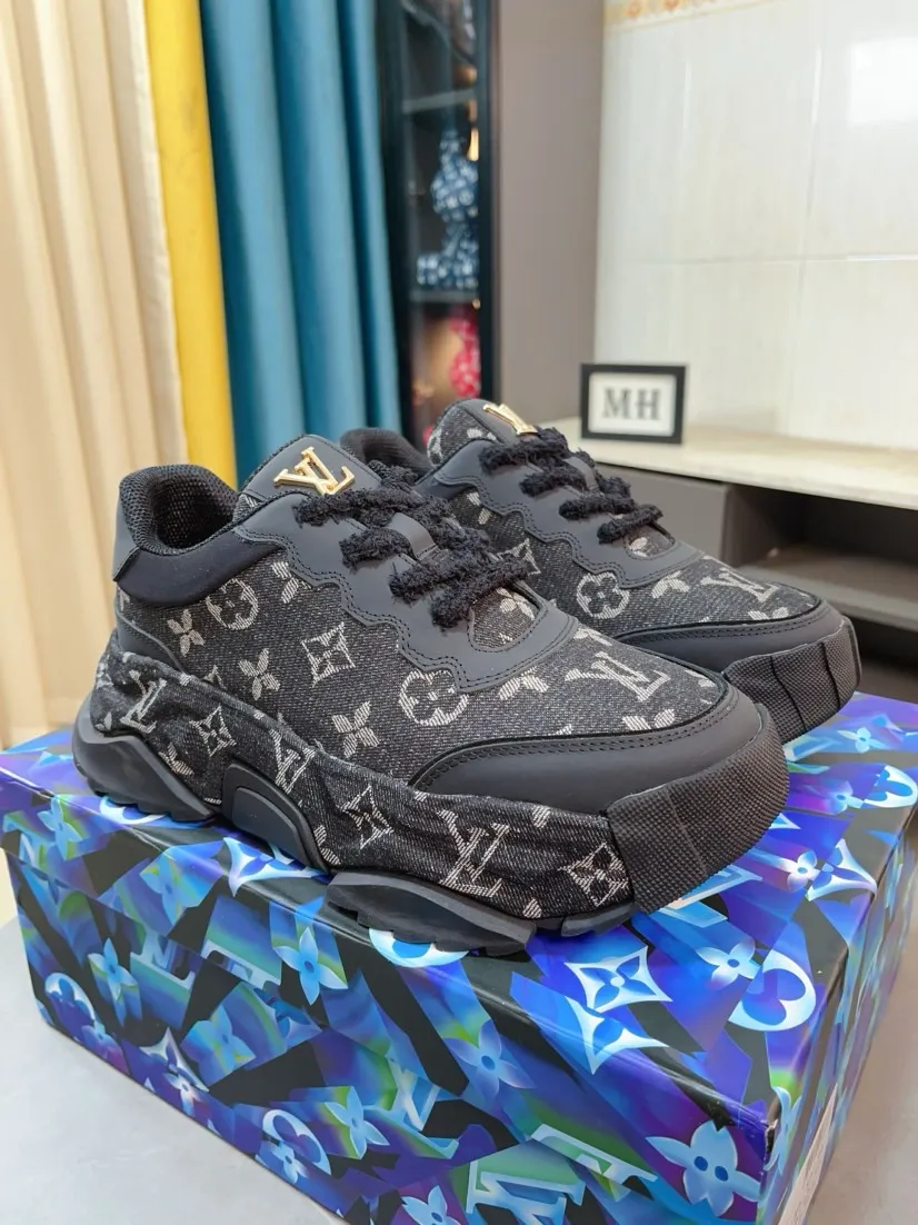 Men's men's shoes 💰580🌸🌸 LV style is novel and fashionable, the upper is made of imported cowhide + LV special materials! Super trendy design! It’s eye-catching! The leather is soft, delicate, shiny and translucent, showing the ultimate in pure handcraftsmanship, and the mesh is soft, comfortable and breathable! Size: 39-44 (38 45 customized)